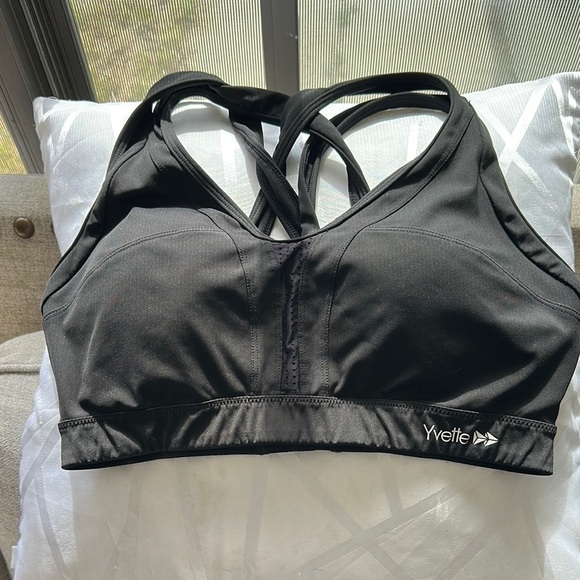 Black Strappy Sports Bra with Geometric Back - Picture 1 of 4